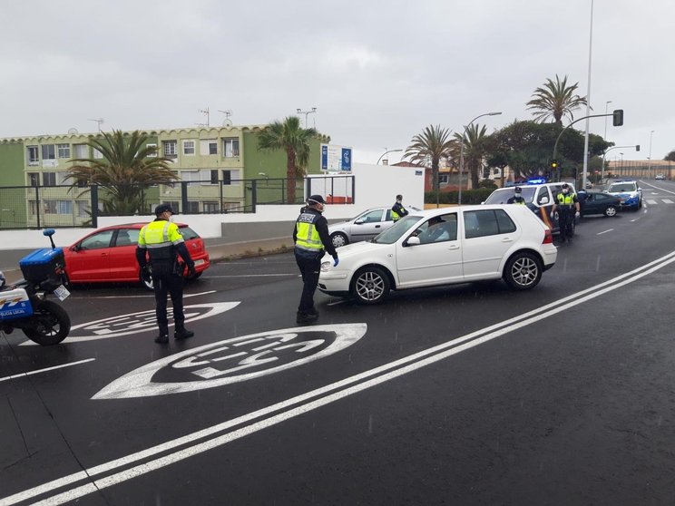 Control de la Policía Local y de la Policía Nacional en Santa Cruz de Tenerife debido al estado de alarma por el coronavirus