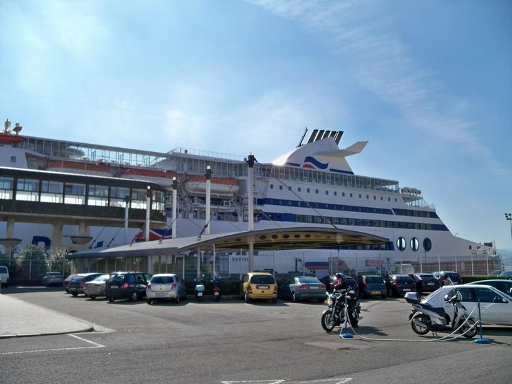 Ferry En El Puerto De Santander