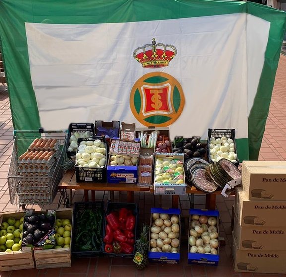 Alimentos donados por la Real Sociedad de Tenis de La Magdalena a la Cocina Económica