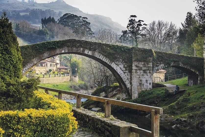Liérganes, uno de los pueblos más bonitos de España. Paisaje rural. Puente. Río. Montañas. Turismo Rural