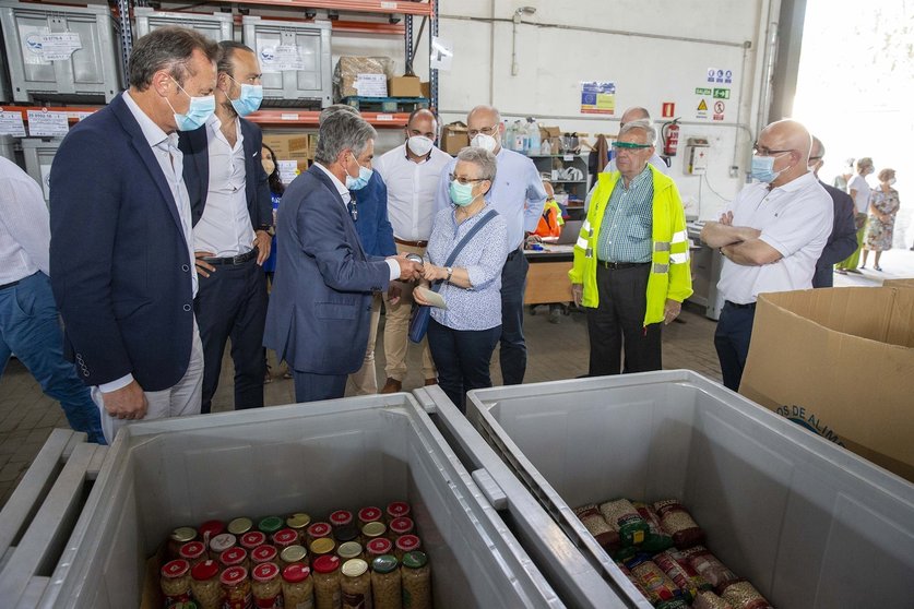 El Gobierno Reparte Otros 8.000 Kilos De Productos De Cantabria Al Banco De Alimentos Y A La Cocina Económica (Nota Y Foto)
