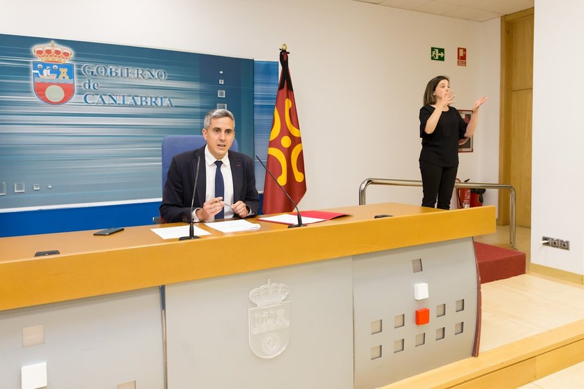 El vicepresidente de Cantabria, Pablo Zuloaga, en la rueda de prensa para informar de los acuerdos del Consejo de Gobierno