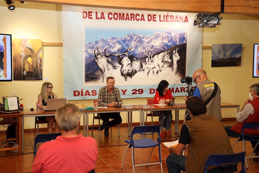 Blanco participa en una subasta de permisos de caza en Camaleño