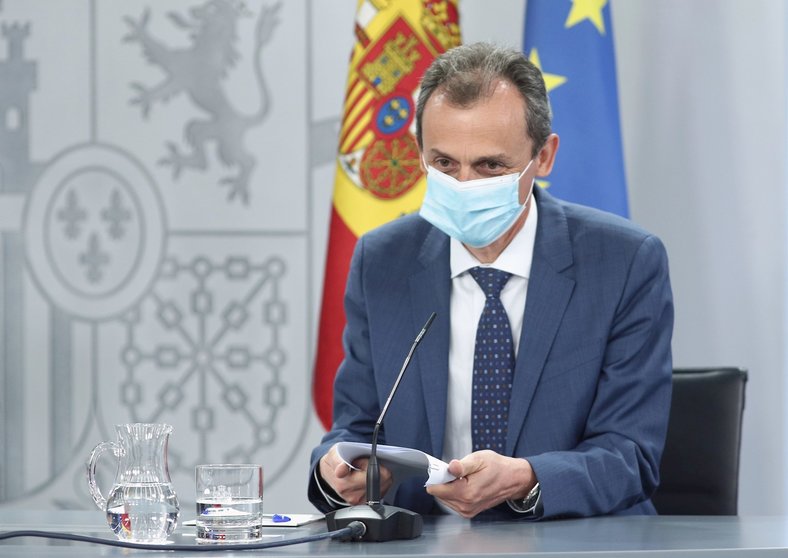 El ministro de Ciencia e Innovación, Pedro Duque, a su llegada a la comparecencia en rueda de prensa posterior al Consejo de Ministros celebrado en Moncloa, Madrid (España), a 30 de junio de 2020.