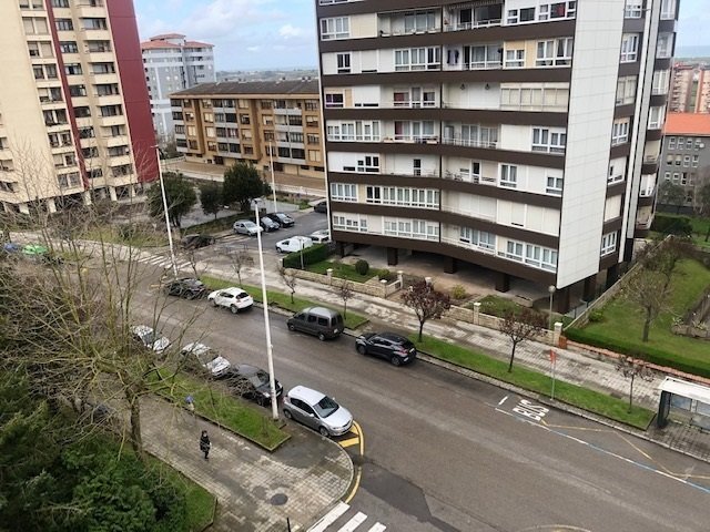 Calles en Santander prácticamente vacías tras el estado de alarma declarado por el Gobierno de España