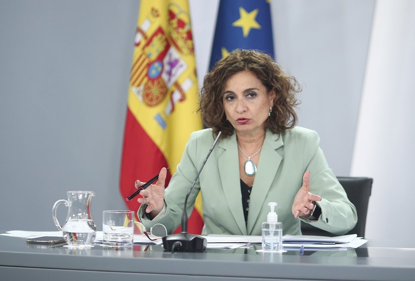 La ministra portavoz y de Hacienda, María Jesús Montero, comparece en rueda de prensa posterior al Consejo de Ministros en Moncloa, en Madrid (España), a 6 de octubre de 2020.