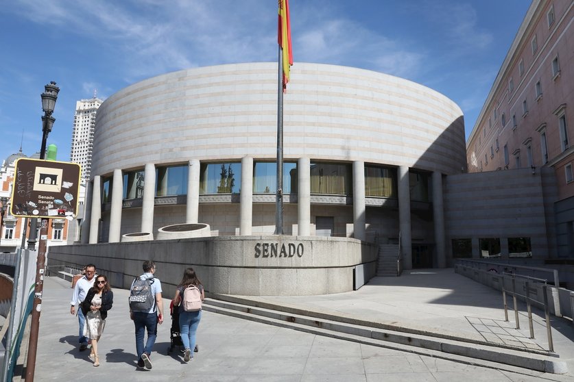 Fachada exterior del edificio del Senado en Madrid.