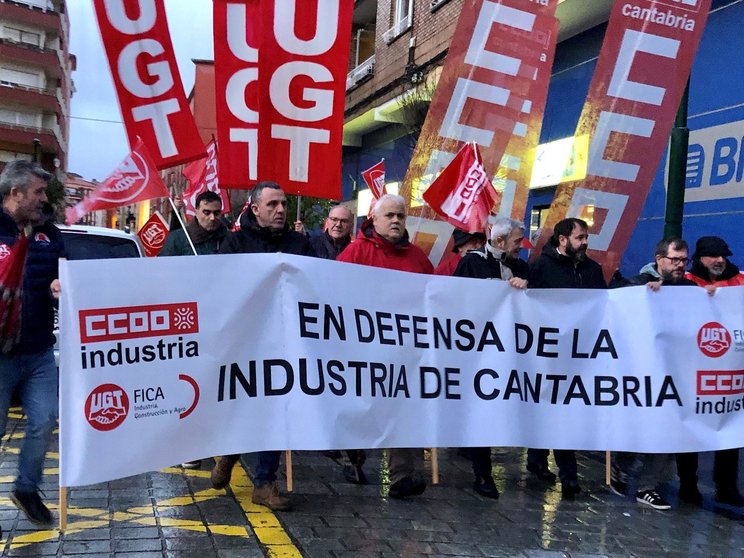 Manifestación en defensa de la industria de Cantabria celebrada en Torrelavega