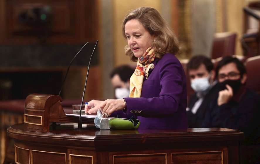 La vicepresidenta Tercera del Gobierno, Nadia Calviño interviene durante una sesión plenaria en el Congreso de los Diputados.