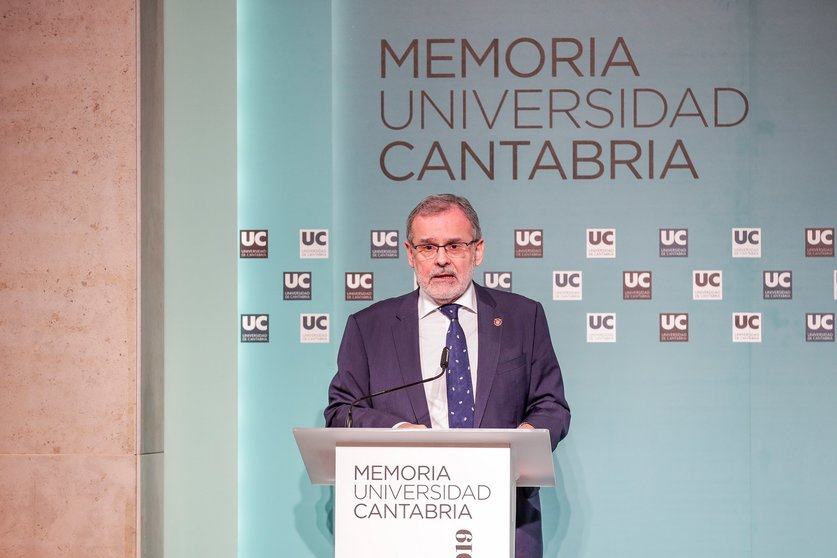 El rector de la Universidad de Cantabria, Ángel Pazos
