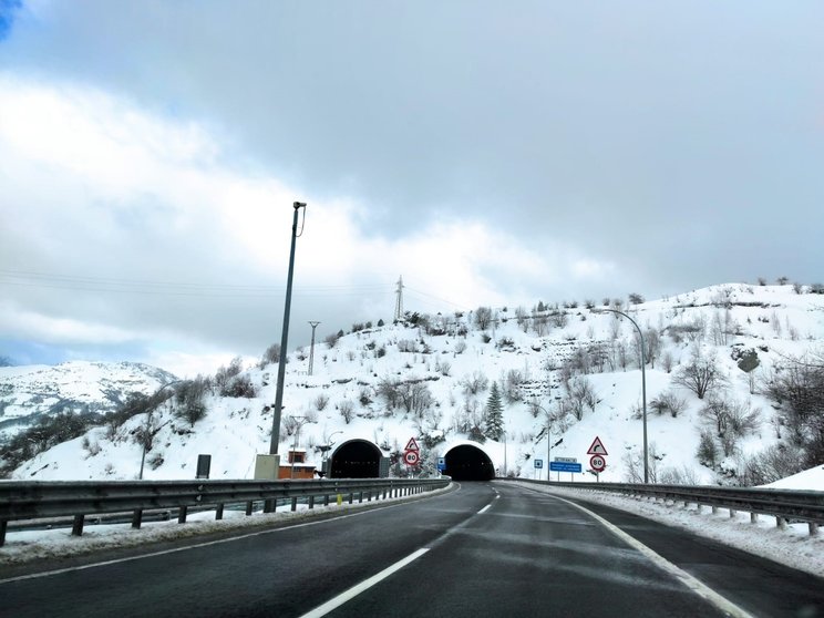 Autopista con nieve