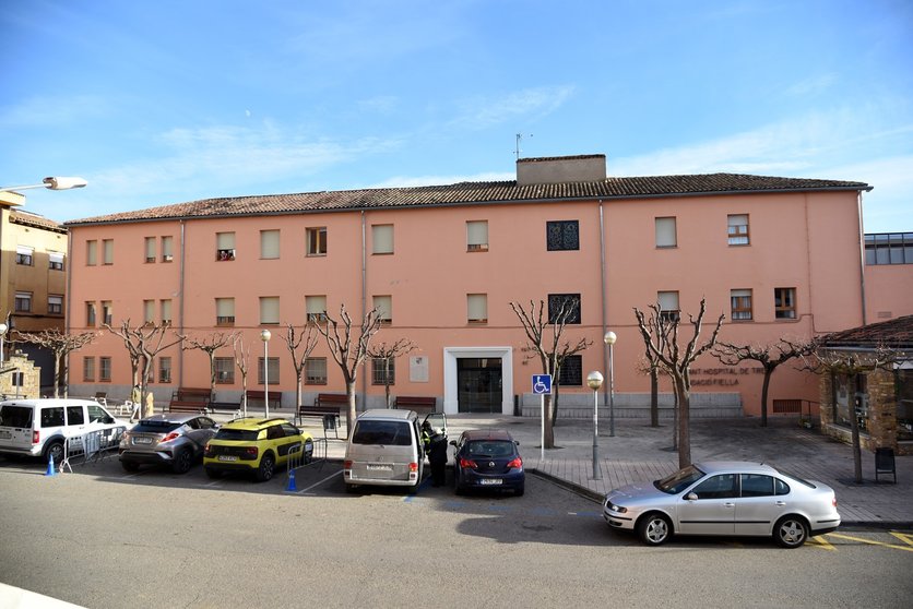 Fachada de la residencia de ancianos Sant Hospital de Tremp (Pallars Jussà), en Lleida, Catalunya (España).