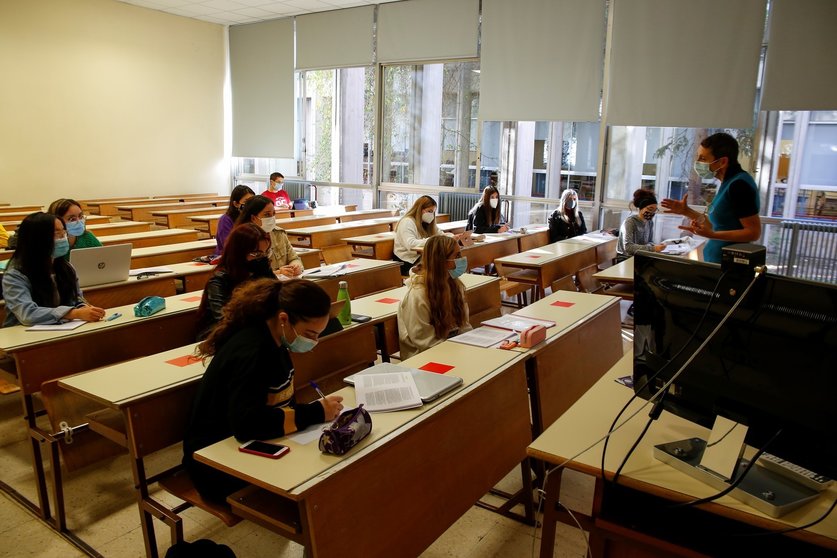 Ambiente en la Facultad de Empresariales de la Universidad de Granada (UGR) en una foto tomada el pasado 14 de octubre