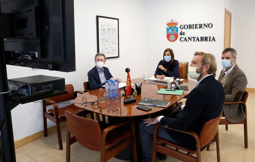Reunión de la consejera de Presidencia, Paula Fernández, sobre el Plan de Digitalización de Cantabria