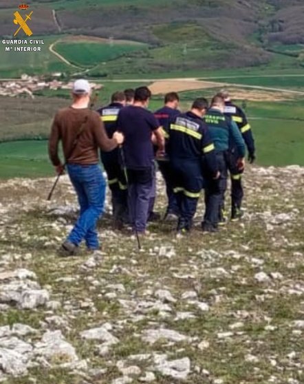 Imagen del rescate de un parapentista en el norte de la provincia de Palencia.