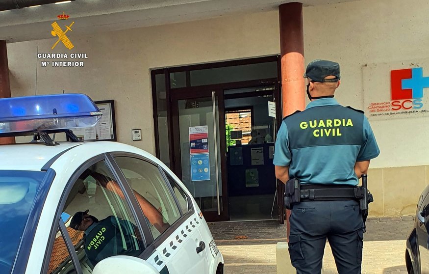 Guardia Civil vigilando un centro médico