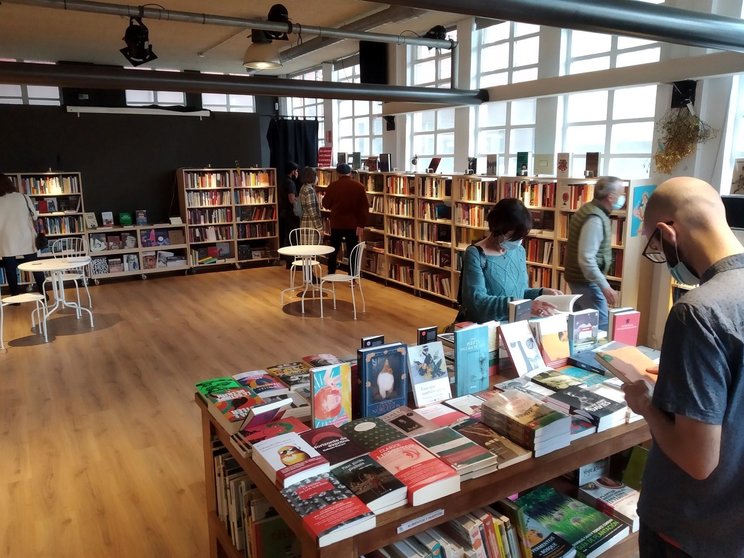 Interior de la librería La Vorágine.