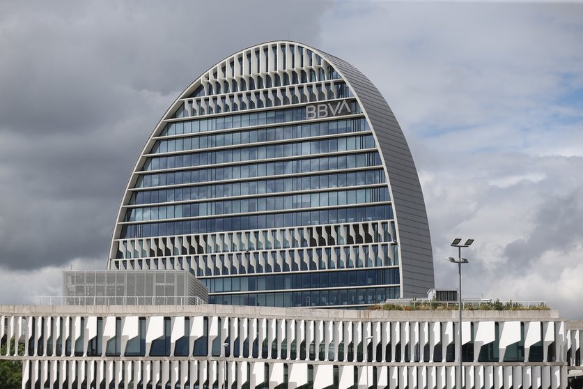 Archivo - Edificio de la sede de BBVA en Madrid, conocido como ‘La Vela’, a 22 de abril de 2021, en Madrid (España).