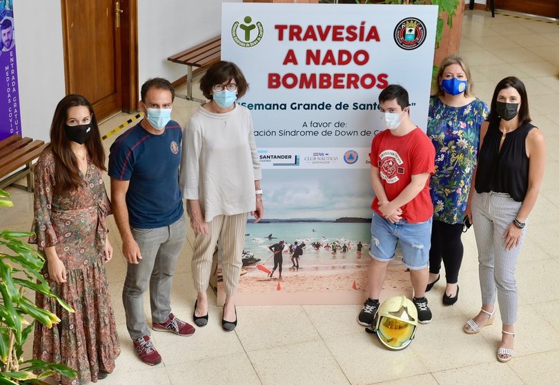 Presentación de la III Travesía a Nado Bomberos 'Semana Grande de Santander'