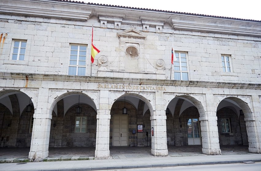 Archivo - Exterior del Parlamento de Cantabria 