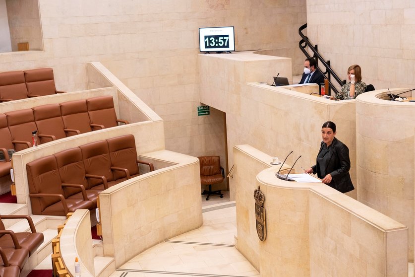 Archivo - La presidenta del PP, María José Saénz de Buruaga, en el Parlamento
