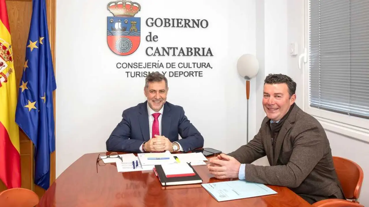 11:30 horas. Despacho del consejero
El consejero de Cultura, Turismo y Deporte, Luis Mart&iacute;nez Abad, recibe al alcalde de Lamas&oacute;n.