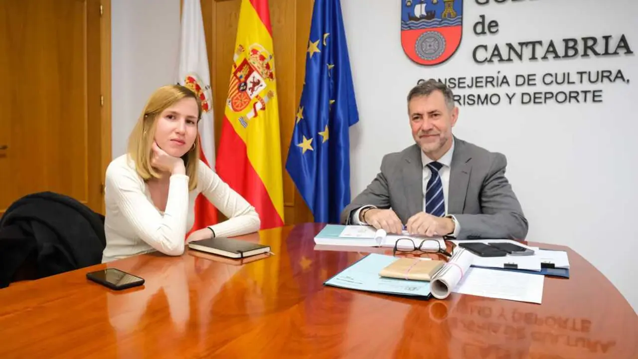 12:00 horas. Despacho del consejero. El consejero de Cultura, Turismo y Deporte, Luis Mart&iacute;nez Abad, recibe a la directora del Festival de Cine de Santander, J&uacute;lia Olmo. 27 de febrero de 2026 &copy; Ra&uacute;l Lucio