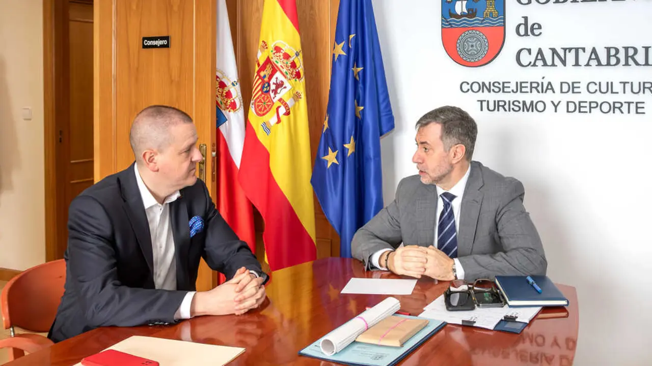 11:00 horas. Despacho del consejero
El consejero de Cultura, Turismo y Deporte, Luis Mart&iacute;nez Abad, recibe al alcalde de San Felices de Buelna.
