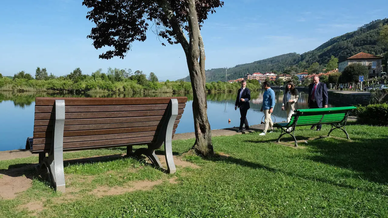 10:30 horas. Ayuntamiento de Limpias. El consejero de Cultura, Turismo y Deporte, Luis Mart&iacute;nez Abad, visita la nueva se&ntilde;al&iacute;tica tur&iacute;stica en Limpias. 8 de abril de 2026 &copy; Ra&uacute;l Lucio