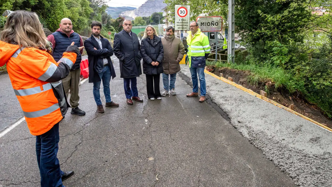 11:00 horas. Mio&ntilde;o. https://maps.app.goo.gl/u5wganoqK9kchrPPA
El consejero de Fomento, Vivienda, Ordenaci&oacute;n del Territorio y Medio Ambiente, Roberto Media, visita las obras de emergencia de Mio&ntilde;o.