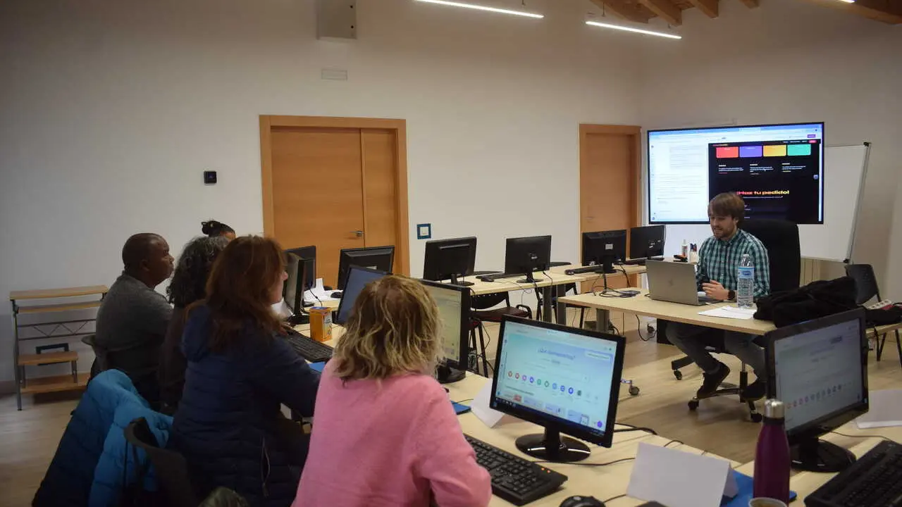 TALLER INFORM&Aacute;TICA B&Aacute;SICA PARA EL EMPLEO - VII PROGRAMA AME PI&Eacute;LAGOS (5)