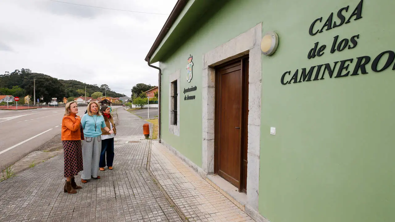 12:00 horas. Bo. Zo&ntilde;a, 1. Arnuero (CA-147)
La consejera de Presidencia, Justicia, Seguridad y Simplificaci&oacute;n Administrativa, Isabel Urrutia, visita la sede de la polic&iacute;a local del Ayuntamiento de Arnuero.