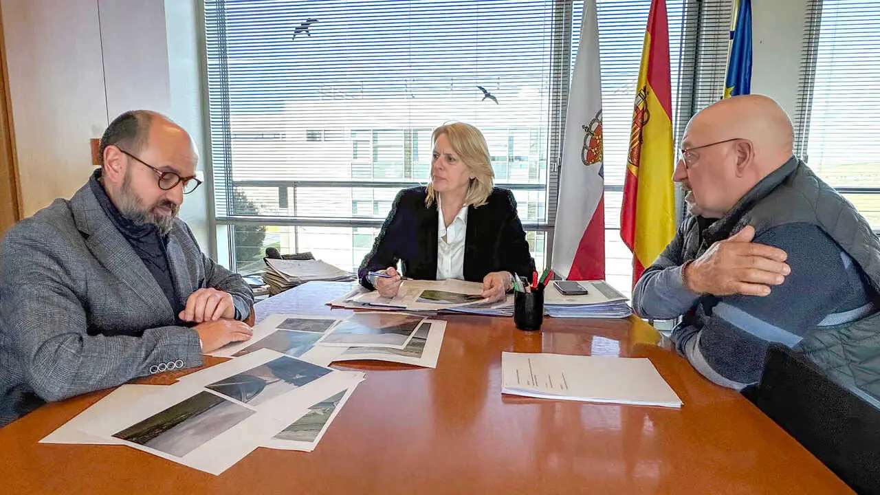 09:30 horas. Despacho de la consejera
La consejera de Desarrollo Rural, Ganader&iacute;a, Pesca y Alimentaci&oacute;n, Mar&iacute;a Jes&uacute;s Susinos, recibe al alcalde de Miengo.