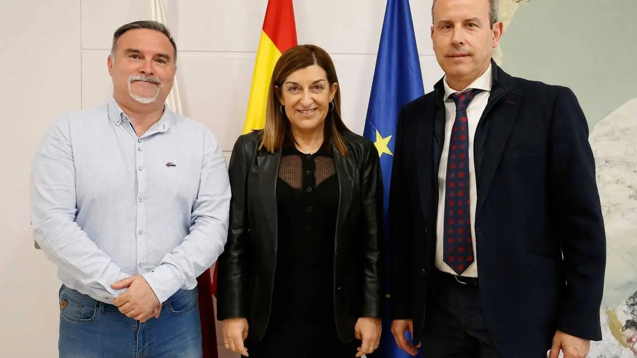 La presidenta de Cantabria, Mar&iacute;a Jos&eacute; S&aacute;enz de Buruaga, recibe al alcalde de Santo&ntilde;a.
20 abr 26