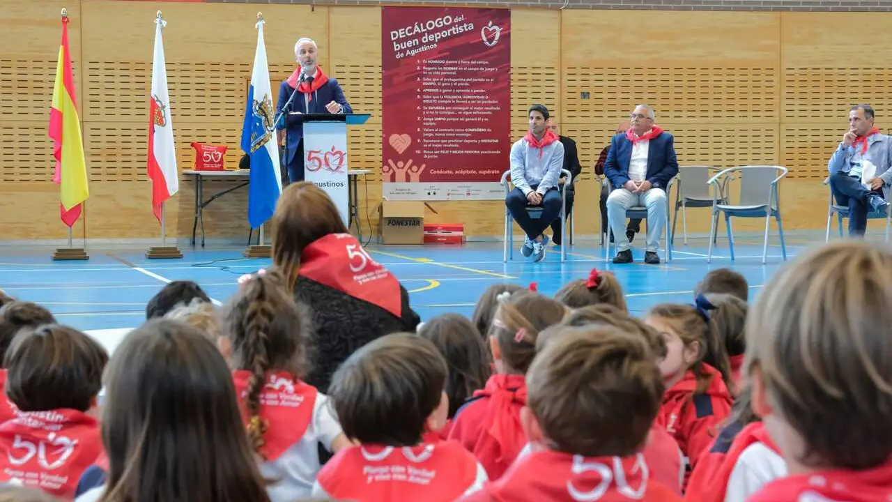 16:15 horas. Colegio San Agust&iacute;n, Santander. El consejero de Educaci&oacute;n, Formaci&oacute;n Profesional y Universidades, Sergio Silva, asiste al preg&oacute;n de las fiestas del colegio San Agust&iacute;n. 7 de mayo de 2026 &copy; Ra&uacute;l Lucio