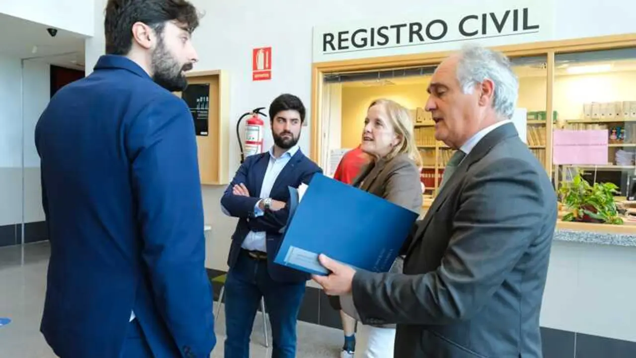 12:00 horas. Cl. Nicol&aacute;s Torre, 8. Castro Urdiales. La consejera de Presidencia, Justicia, Seguridad y Simplificaci&oacute;n Administrativa, Isabel Urrutia, visita a la sede del Tribunal de Instancia de Castro Urdiales. 20 de mayo de 2026 &copy; Ra&uacute;l Lucio