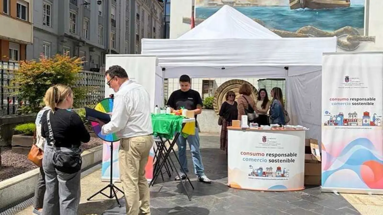 El Gobierno de Cantabria, a trav&eacute;s de la Consejer&iacute;a de Industria, Empleo, Innovaci&oacute;n y Comercio, se sum&oacute; ayer, 19 de mayo, a los actos conmemorativos de la Semana de la Administraci&oacute;n Abierta 2026 con una jornada divulgativa y participativa dirigida a la ciudadan&iacute;a bajo el lema &lsquo;Comercio y Consumo: participa, aprende y gana&rsquo;.
