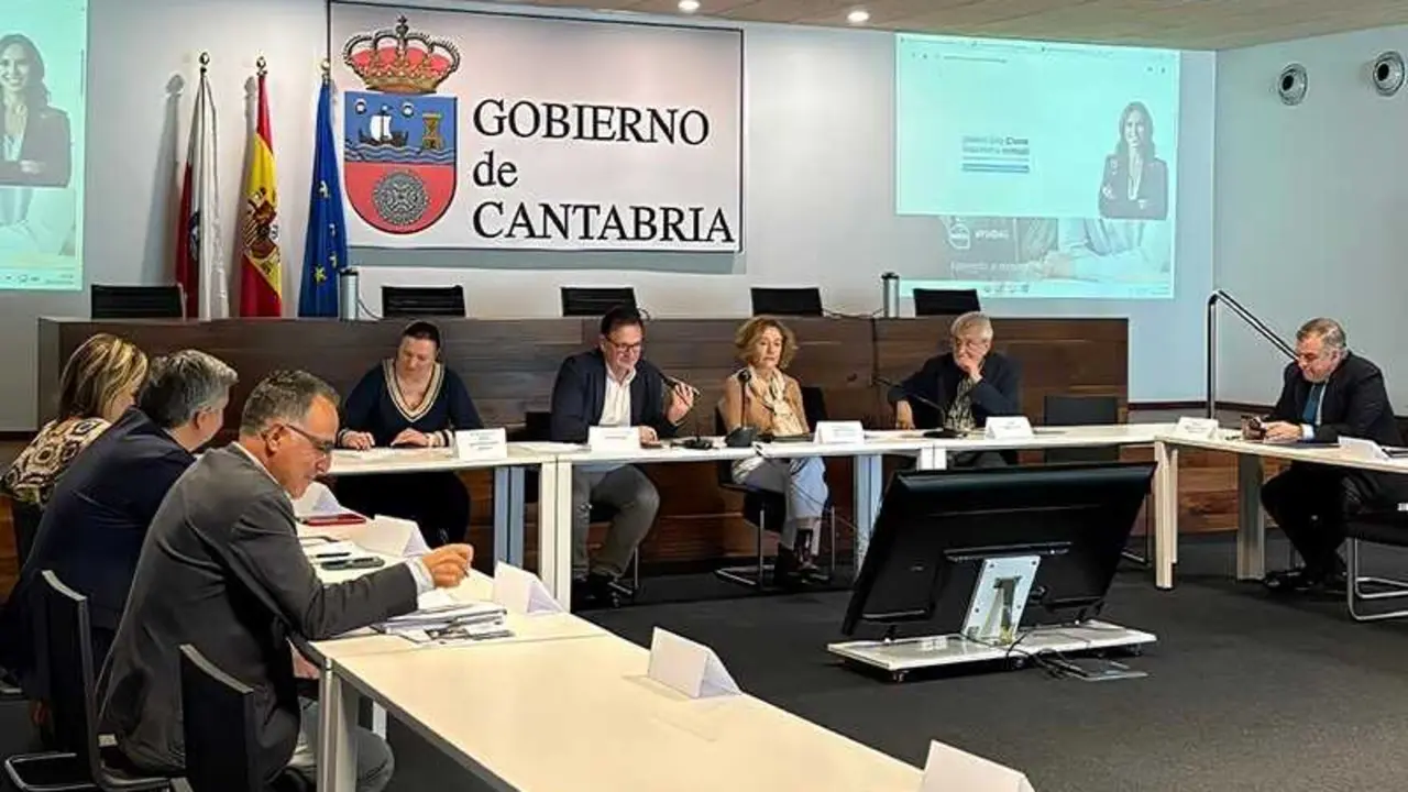 Industria_comercio_consejo_consumo

 

El Consejo C&aacute;ntabro de Consumo, dependiente de la Direcci&oacute;n General de Comercio y Consumo de la Consejer&iacute;a de Industria, Empleo, Innovaci&oacute;n y Comercio del Gobierno de Cantabria, ha celebrado hoy una nueva reuni&oacute;n de trabajo en la que se han abordado distintas iniciativas dirigidas a reforzar la protecci&oacute;n de los consumidores y usuarios de Cantabria y adaptar las pol&iacute;ticas p&uacute;blicas a los nuevos h&aacute;bitos de consumo.