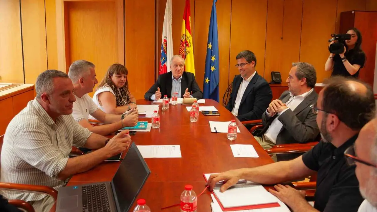11:15 horas. Direcci&oacute;n General de Trabajo, Edf. Macho (3&ordf; planta)
El consejero Industria, Empleo, Innovaci&oacute;n y Comercio, Eduardo Arasti, preside el pleno del Consejo de Relaciones Internacionales. 20/05/2026