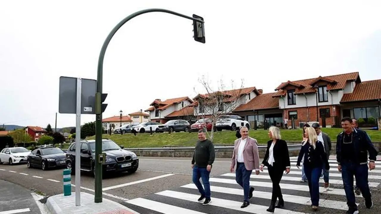 El consejero de Fomento, Vivienda, Ordenaci&oacute;n del Territorio y Medio Ambiente, Roberto Media, inaugura diversas obras realizadas por su departamento en la zona de Santillana. 
7 abr 26