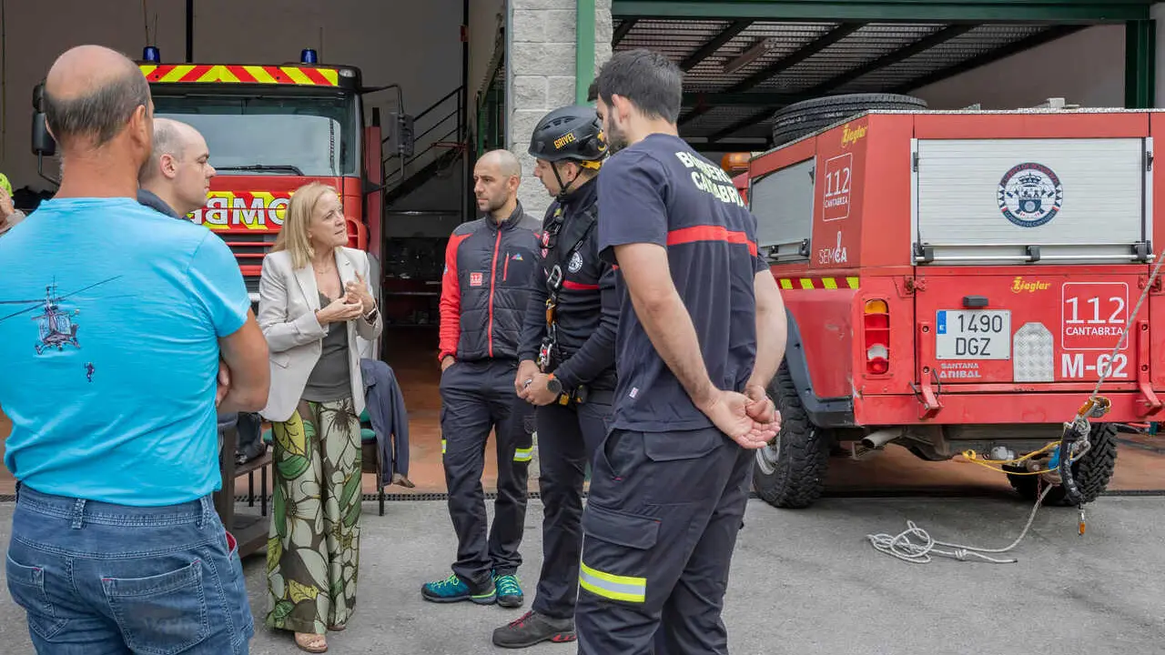 08:30 horas. Parque de Emergencias de Los Corrales de Buelna.
La consejera de Presidencia, Justicia, Seguridad y Simplificaci&oacute;n Administrativa, Isabel Urrutia, acude a una de las pruebas del proceso selectivo del Cuerpo T&eacute;cnico Auxiliar de Prevenci&oacute;n, Extinci&oacute;n de Incendios y Salvamento.