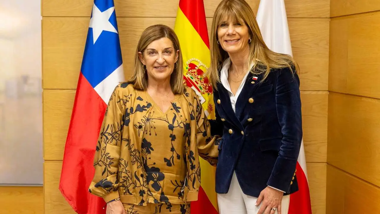 11:15 horas. Gobierno de Cantabria
La presidenta de Cantabria, Mar&iacute;a Jos&eacute; S&aacute;enz de Buruaga, recibe a la ministra de Energ&iacute;a de Chile, Ximena Rinc&oacute;n Gonz&aacute;lez.
3 JUNIO 26 &copy; Miguel De la Parra