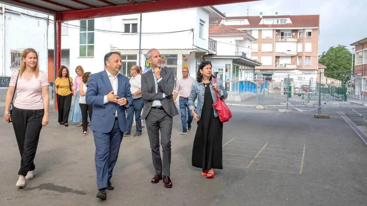 10:00 horas. Renedo de Pi&eacute;lagos. https://maps.app.goo.gl/fnjEyscfgNrivcRJ6
El consejero de Educaci&oacute;n, Formaci&oacute;n Profesional y Universidades, Sergio Silva, visita las obras del CEIP Virgen de Valencia.
