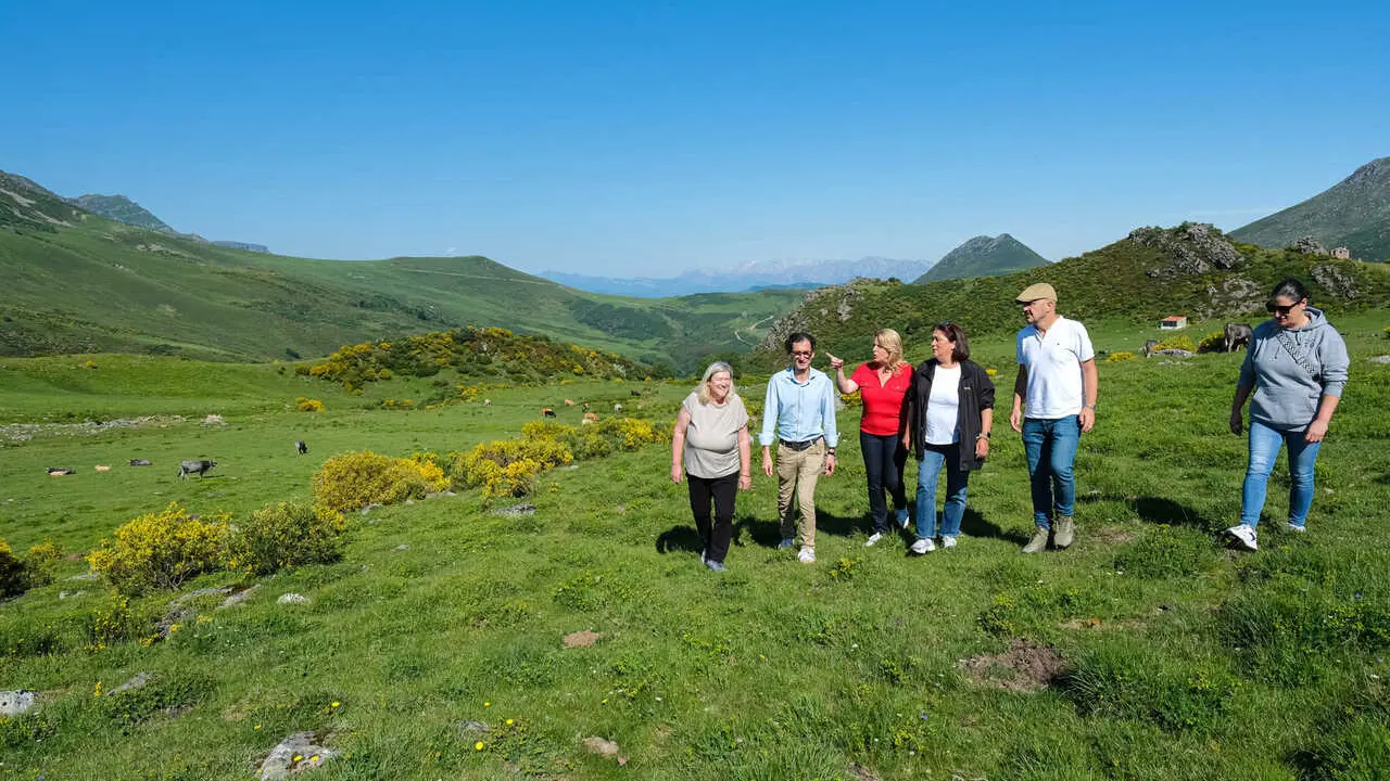 09:30 horas. Venta de Tajahierro en Palombera. La consejera de Desarrollo Rural, Ganader&iacute;a, Pesca y Alimentaci&oacute;n, Mar&iacute;a Jes&uacute;s Susinos, acude a la subida del ganado a los puertos de Sejos. 16 de junio de 2026 &copy; Ra&uacute;l Lucio
