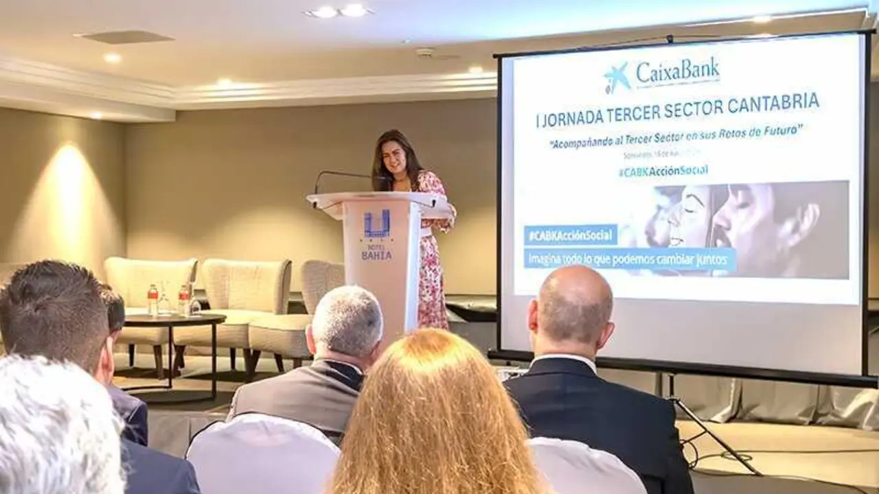 10:00 horas. Hotel Bah&iacute;a
La consejera de Inclusi&oacute;n Social, Juventud, Familias e Igualdad, Bego&ntilde;a G&oacute;mez del R&iacute;o, asiste y participa en la apertura de la jornada del Tercer Sector Cantabria 2026 organizada por CaixaBank.