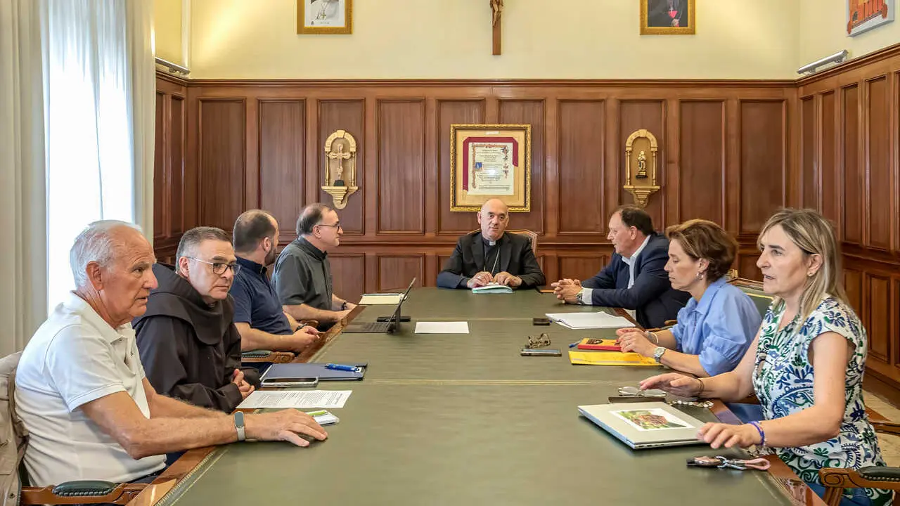 12:00 horas. Obispado de Santander
El consejero de Cultura, Turismo y Deporte, Luis Mart&iacute;nez Abad, participa en la reuni&oacute;n preparatoria del A&ntilde;o Jubilar Lebaniego.