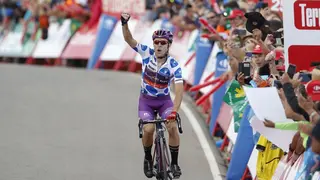 &Aacute;ngel Madrazo celebra su victoria de etapa en La Vuelta