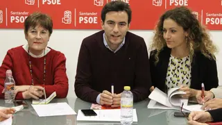 El secretario general del PSOE de Santander, Pedro Casares, en la Ejecutiva del partido