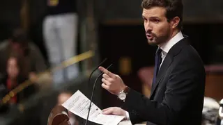 EuropaPress_2572900_El_presidente_del_PP_Pablo_Casado_interviene_desde_la_tribuna_del_Congreso_de_los_Diputados_en_la_primera_sesión_del_debate_de_investidura_del_candidato_socialista_a_la_Presidencia_de_Gobierno_en_la_XIV_Legislatura_en_M
