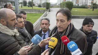 El consejero de Obras P&uacute;blicas, Jos&eacute; Luis Gochicoa, haciendo declaracioens sobre hundimiento parking Nueva Monta&ntilde;a